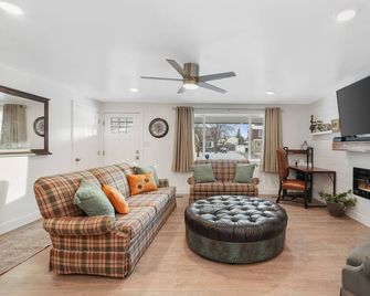 Modern culinary kitchen, Luxury, Cozy Home & Pet-Friendly! - Springville - Wohnzimmer