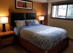 Ski, Stay, Play At Canmore Comfort Getaway! - Dead Man's Flats - Bedroom