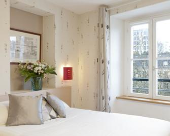Logis Hôtel Duquesne - Nantes - Bedroom