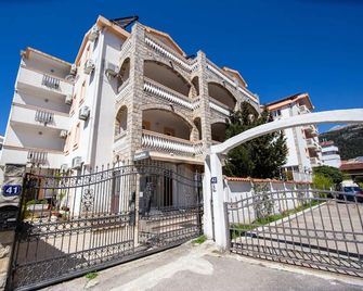 Ipera - Budva - Edificio