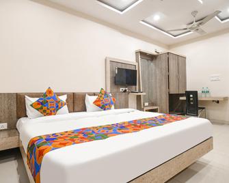 Fabexpress Sundaram Palace - Ujjain - Habitación
