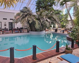 Tropical Hotel - Durbuy - Piscina