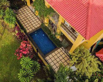 Casa Tres Pochotes - Beach Front Paradise - Esterillos - Piscina