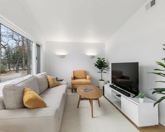 Bayside Hideaway on the River - Little Falls - Living room