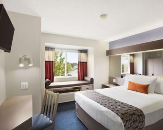 Microtel Inn & Suites by Wyndham Louisville East - Louisville - Bedroom