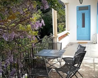 Maison au Calme Dans une Oliveraie Près des Sentiers de Randonnée et D'escalade - Buis-les-Baronnies - Patio