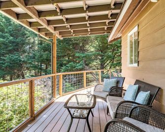 Eagles Watch by AvantStay Large Deck w Views - Coupeville - Balcony
