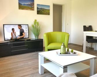 Hochzeitsberg - Ferienwohnung Eg 'Fjorde' - Breege - Wohnzimmer