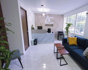 Ac - House Laureles - Self Checking - Medellín - Recepción