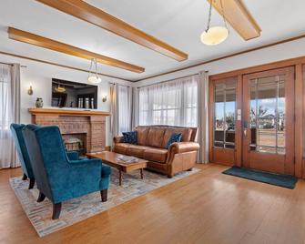 The Oil Baron’s House in Downtown Bartlesville - Bartlesville - Living room