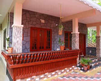 Dean Dale Cottages - Thekkady - Lobby