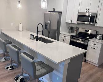 Brand new home near beautiful beaches - Port Charlotte - Kitchen