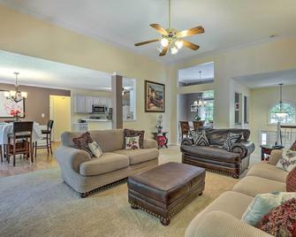 Peaceful Dallas Home With Deck And Charc - Dallas - Sala de estar
