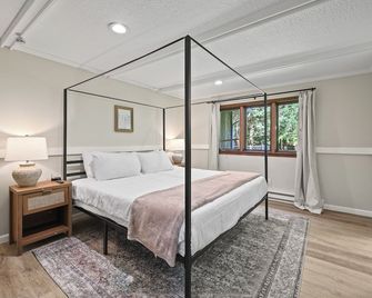 The Woodland Haven - Secluded 3 bed, 2 bath, and Hot Tub! - Great Valley - Bedroom