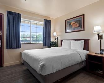 Quincy Inn and Suites - Quincy - Bedroom