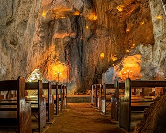 Capricorn Caves - Caravan Park - Rockhampton