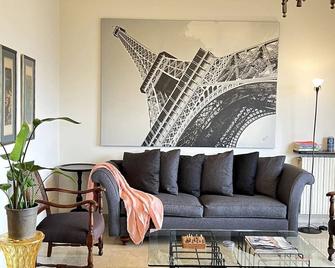 24 hrs Electricity-Gated tower apartment with view - Rabieh - Living room