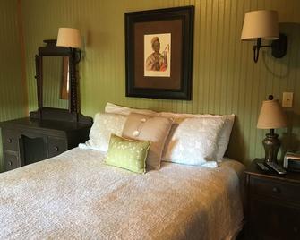 Wonderful cozy cabin across from Lake Guntersville - Guntersville - Bedroom