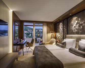 Hotel Ambasador - Liburnia - אופטייה - חדר שינה
