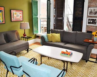 Hip Eclectic 1 Bedroom In Otr - Cincinnati - Living room