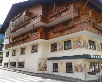 Scol Sporthotel Zillertal - Fügen - Building