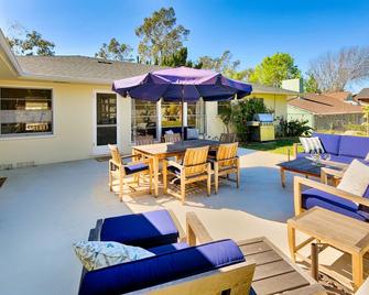 Beautiful beach cottage w/ ocean views, yard+outdoor living - Capistrano Beach - Patio