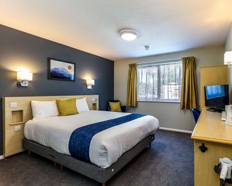 Days Inn by Wyndham Fleet M3 - Fleet - Camera da letto