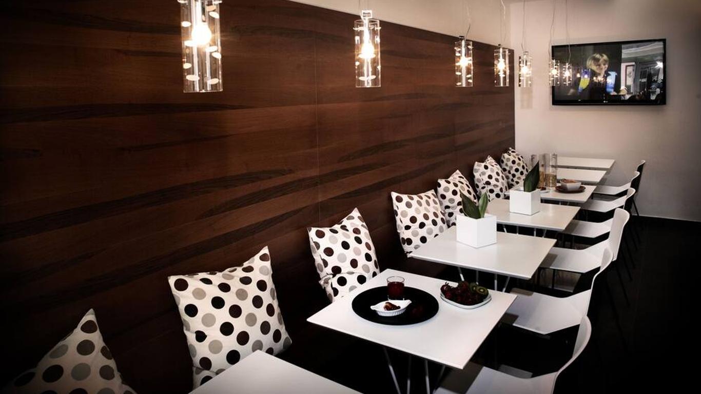 Q Hotel