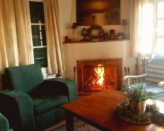 Semiramis Lodge - Platres - Living room
