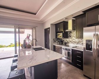 Exclusive Pool Oasis: Stunning Views! Sleeps 8, Nature's Seclusion - Tárcoles - Cocina