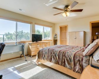 Walls Of Glass! Mountain Top Apartment, Panoramic Mt. Views And City Lights. - Colorado Springs - Chambre