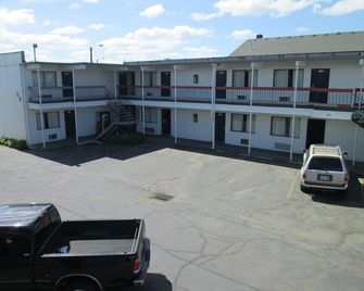 Travelers Inn By OYO Longview Kelso - Longview - Building