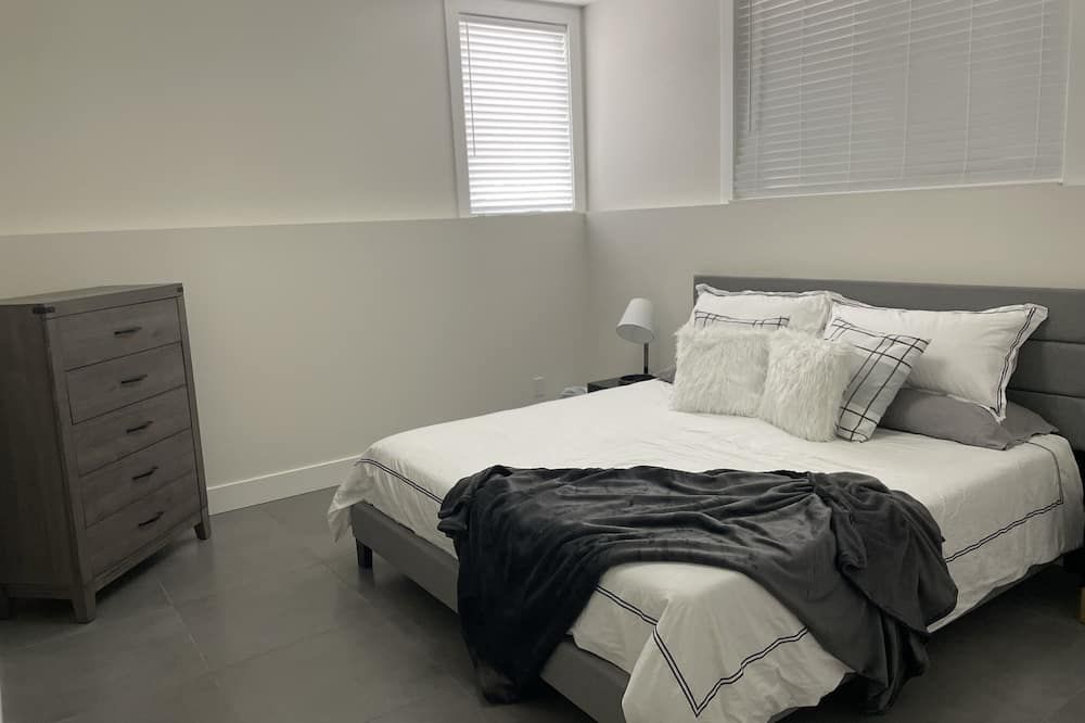 Modern spacious 2 bedroom apartment, close to all amenities - Sudbury - Bedroom