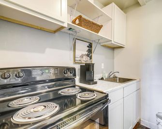 Lovely Clarksdale Studio Less Than 2 Mi to Downtown! - Clarksdale - Cocina