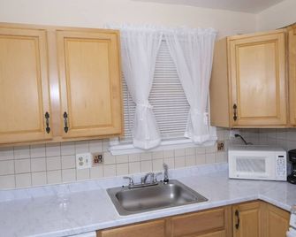 Small cozy home, located near DC and Maryland University. - Hyattsville - Kitchen
