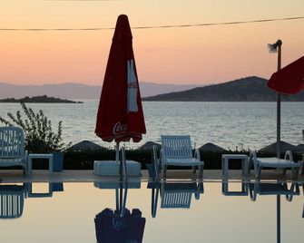Ege Apart & Hotel - Ayvalik - Edificio