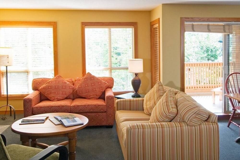 Dec Special for Ski in Ski out - 1 Bedroom Fully Furnished - וויסלר - סלון