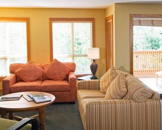 Dec Special for Ski in Ski out - 1 Bedroom Fully Furnished - وستلر - غرفة معيشة
