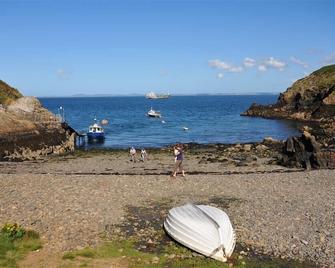 Gwelfor, Marloes - Haverfordwest - Beach