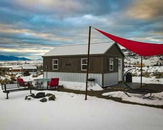 village cabin number 5 sleeps 4 - Whitehall - Edificio