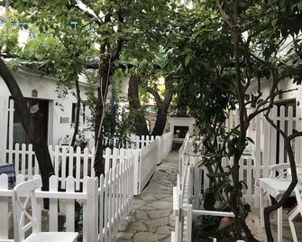 Iyon Pansiyon - Foça