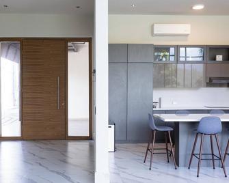 Luxurious Getaway with Private Pool & Garden - Santiago - Dining room
