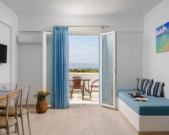 Evripus Suites - Kastraki - Вітальня