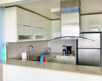 Kasa Brisa Marina Ocean View Balcony Beachfront - San Juan - Kitchen