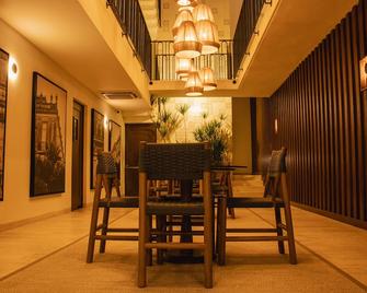 Casa Continental Hotel Boutique & Suites - Adults Only - Μέριδα - Τραπεζαρία