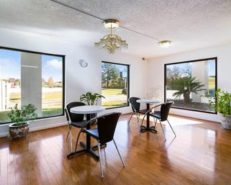 Econo Lodge - Metter - Essbereich