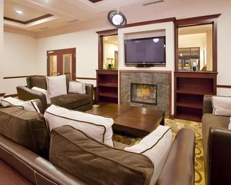 Holiday Inn Express & Suites Guthrie North Edmond By IHG - Guthrie - Вітальня