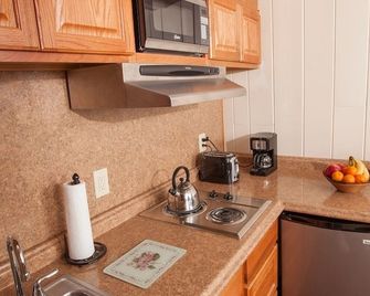 Knotty Pine Motel - Bennington