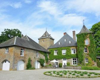 Delightful Castle in Bastogne with Hot Tub - Bastogne - Budova