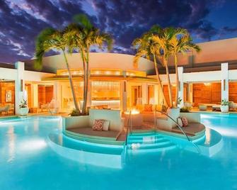 Two-Bedroom Oceanfront Deluxe w/ Balcony, Multiple Pools, Near Downtown - Grace Bay - Pool